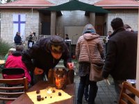 Gleich beginnt der Lampionumzug, als Abschluss des Kinderprogramms