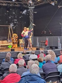 Kabarett unter freiem Himmel – Die Herkuleskeule im Schlosspark Graupa!